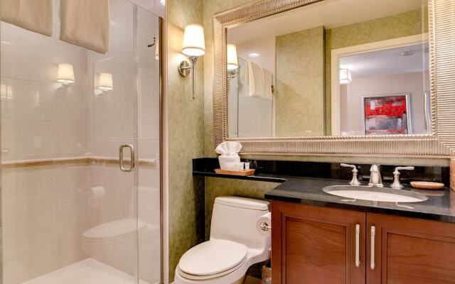 Signature Suite on the Strip