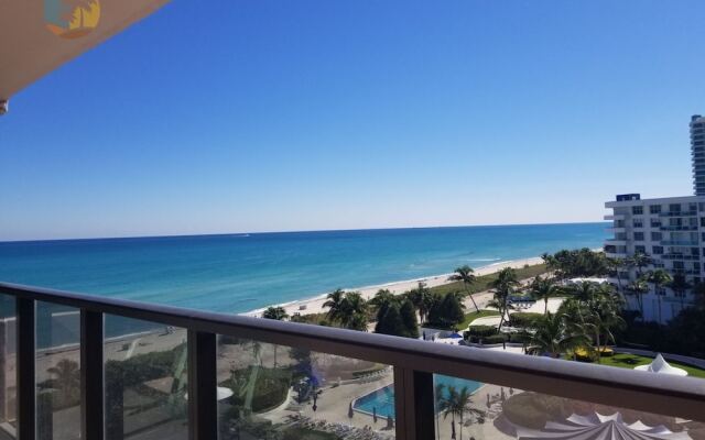 Alexander 1003 4 Bedroom Apts by RedAwning