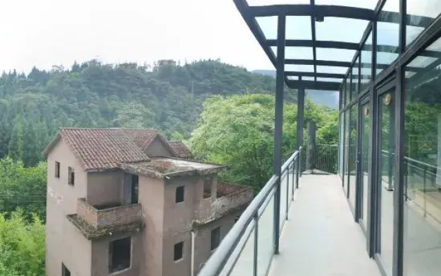 Mengka Holiday Inn
