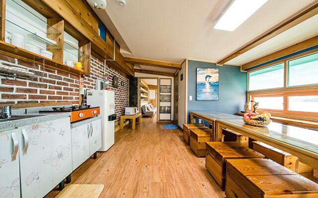 Yeosu White Village Pension