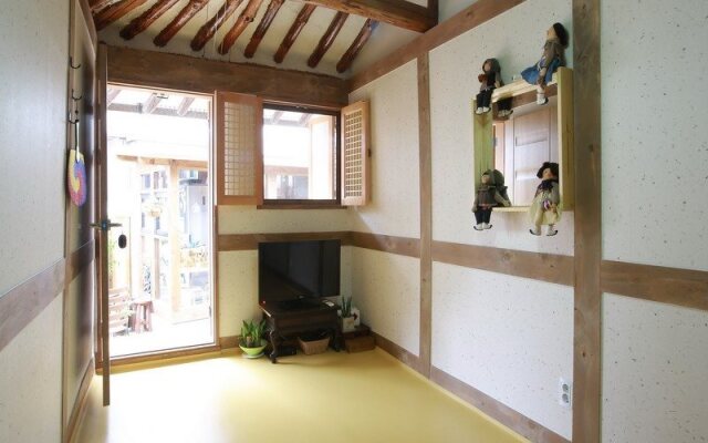Jeonju Golmokgil Guesthouse