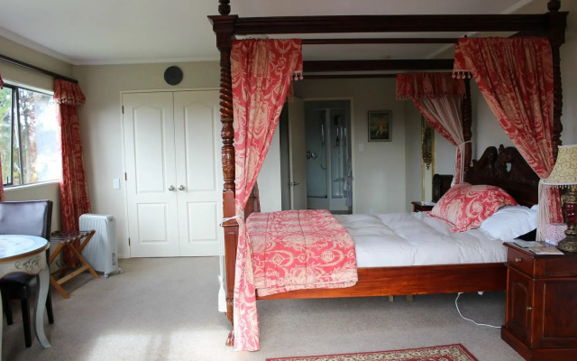 Tudor Manor Bed & Breakfast