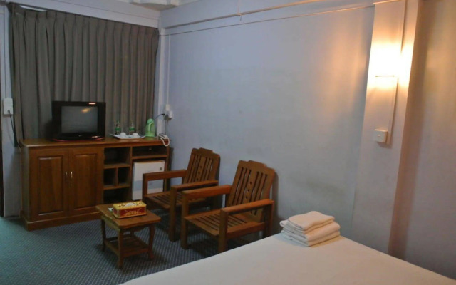 Yaewaddy Motel