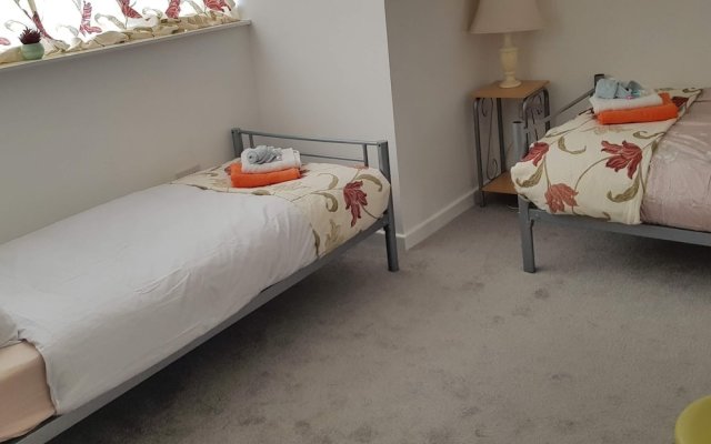 Cosy Apartment in Leeds Near Roundhay Park