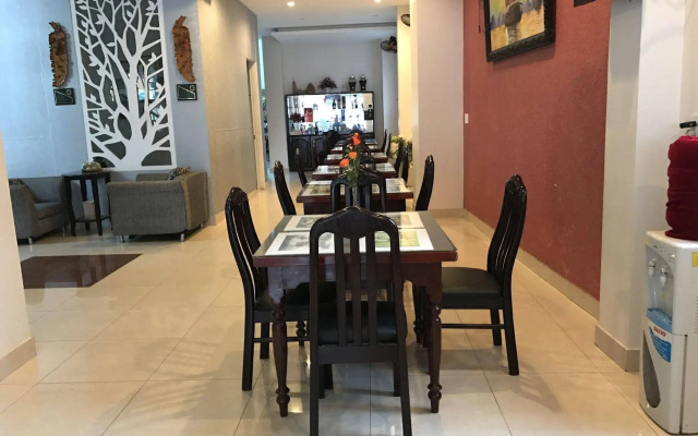 Golden Star Hotel