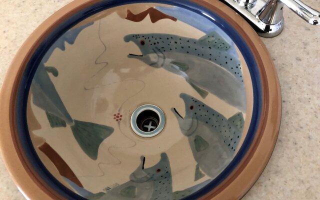 Wheeler on the Bay Lodge & Marina