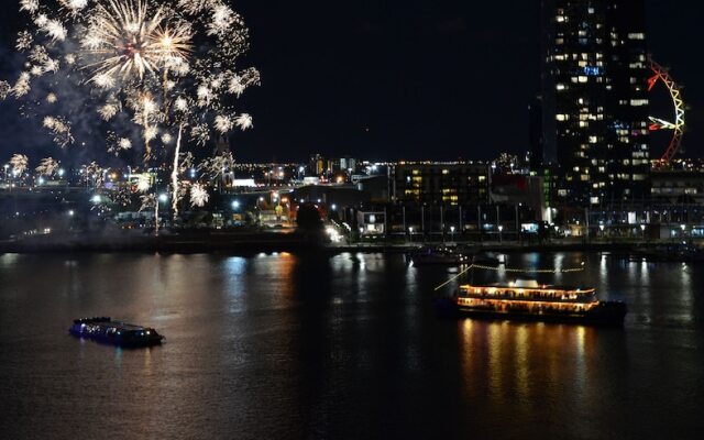 Orange Stay @ No1 Collins Wharf