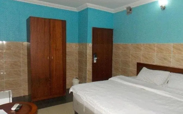 Vic James Apartments