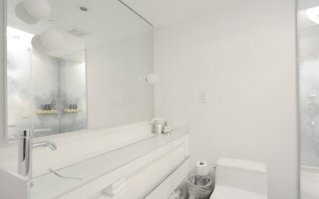 Miami World Rental - Mondrian 401