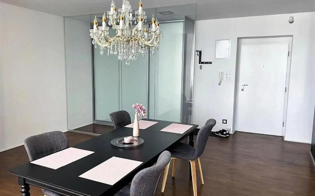 Luxusný 118m2 Apartmán s Krbom v Centre Nitry