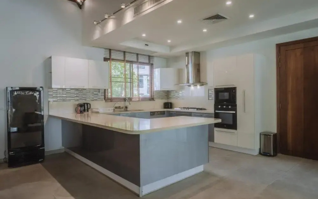 Luxury 3BR Villa 5 Private Pool, Gym & Jacuzzi