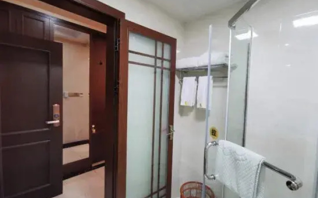 Chunshen Hotel(Tan Xinpei Metro Station, Jiangxia District Government, Wuhan)