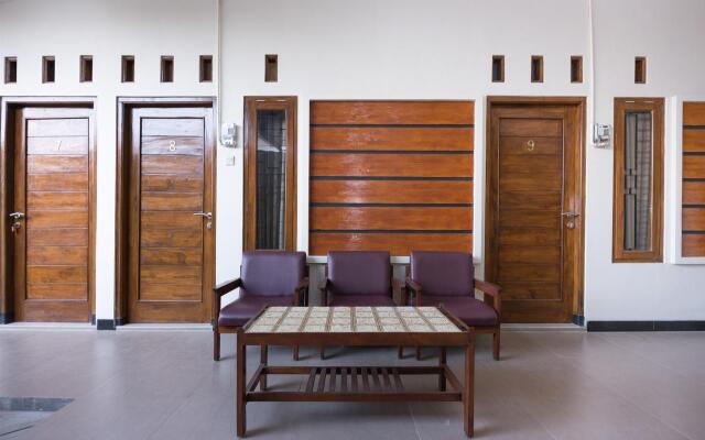 Super OYO 1226 Al Abror Homestay