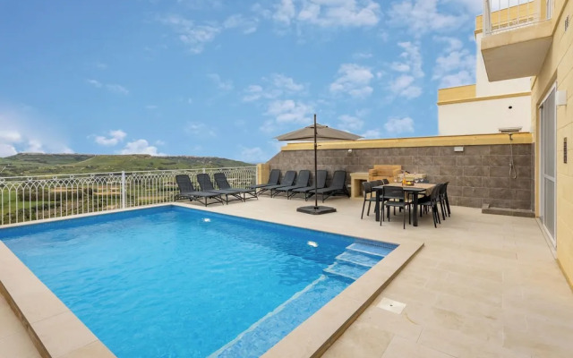 Magnifica Gozitan Villa Pool And Jacuzzi