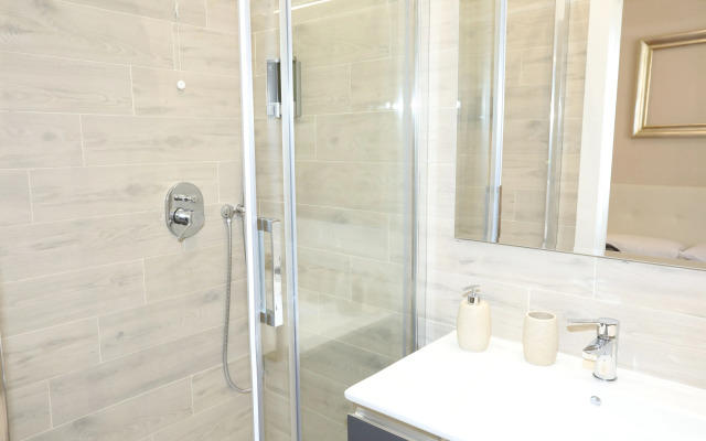 Unique Luxury Apartment and Rooms