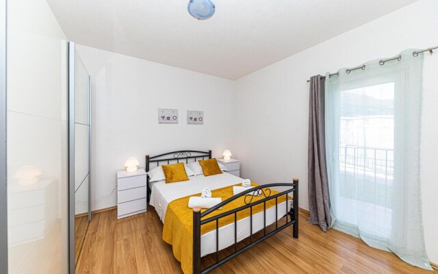 Beautiful Home in Kastel Novi With Wifi and 8 Bedrooms