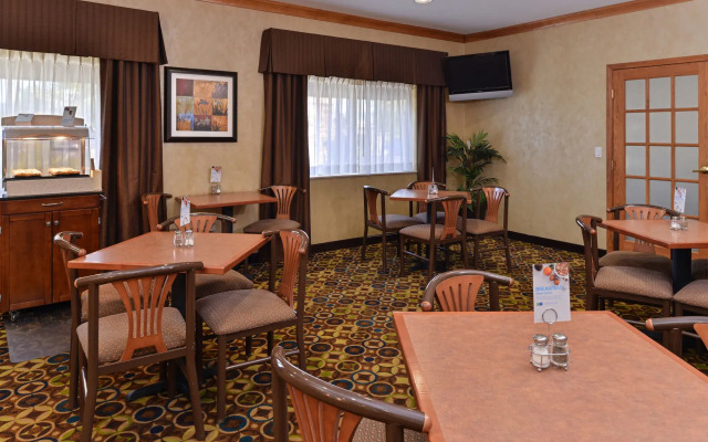 Clarion Pointe Medford