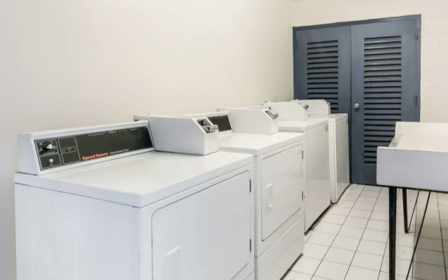 Studio 6 Lake Jackson, TX