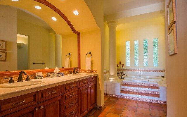 Golfers Paradise Across From Palmilla Beach at Villas del Mar 212