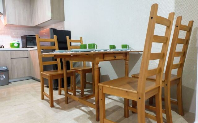 Four Star Apartment Veranda Near Puri