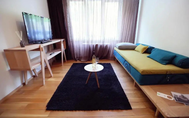 Living In Aparthotel