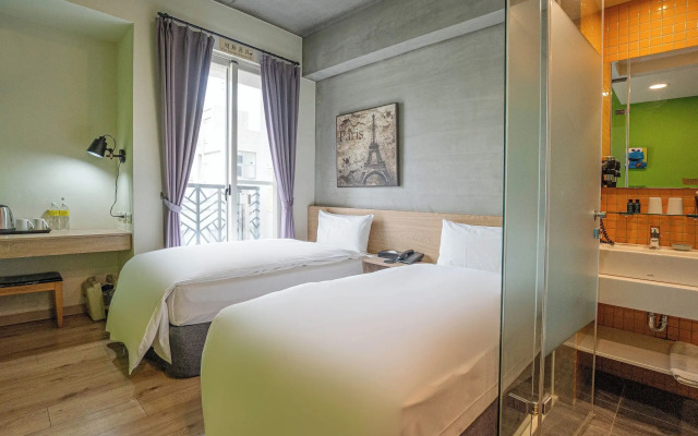 CHECK inn Express Taichung Yizhong