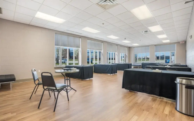 Residence & Conference Centre - Welland