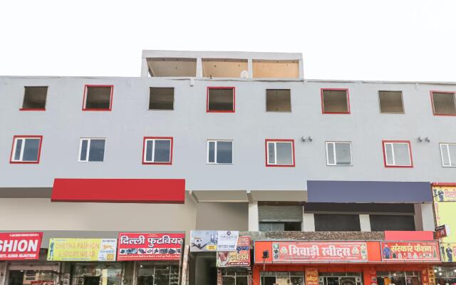 OYO 43024 Townhouse