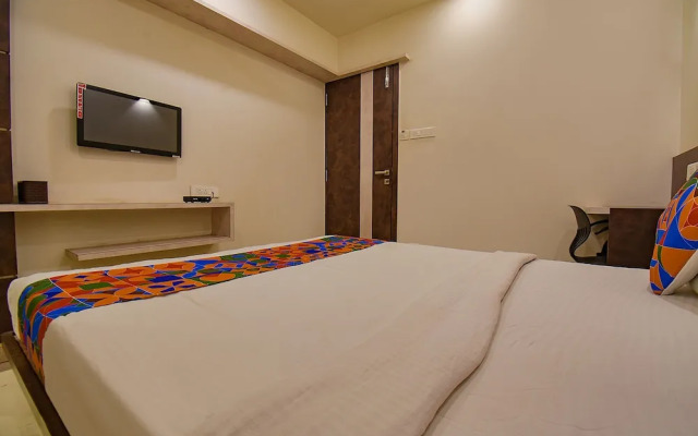 Fabhotel Royce Studio Apartments