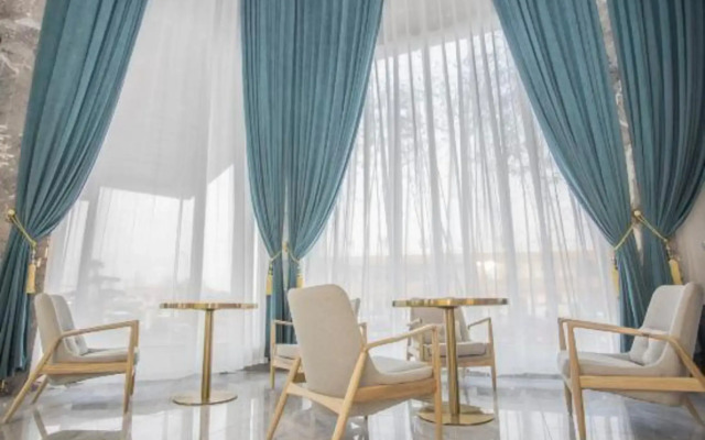 Echarm Hotel (Mengzhou Huanghe Avenue)