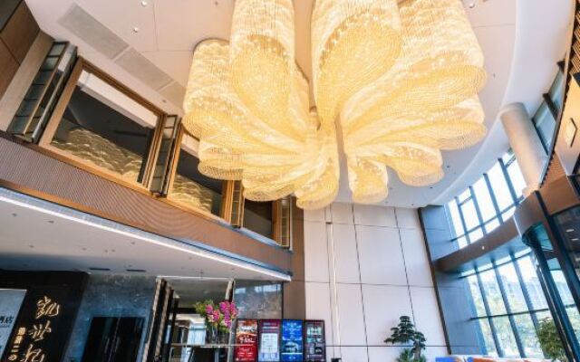 Kai Century Hotel (Nantong Station Forest Wildlife Park Branch)