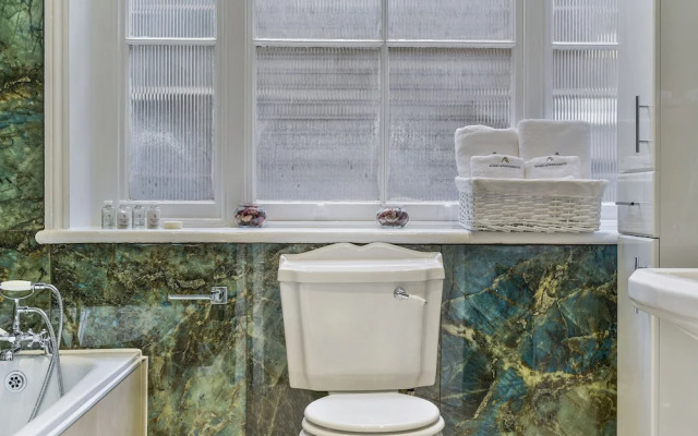 Avari Apartments - Hatton Collection