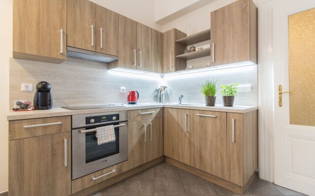 Bright And Spacious By Easybnb