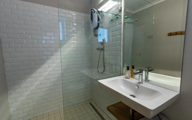 Small Bay Beach Suites