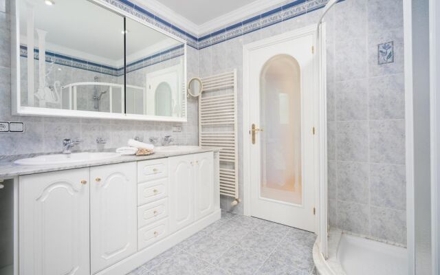 Marvelous 5-bed Villa With Panoramic sea View