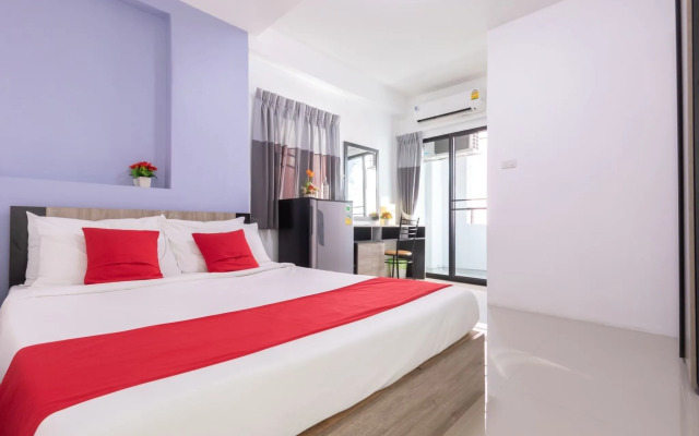 Salinsiri at Lat Krabang