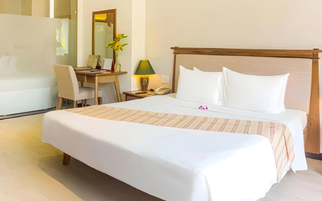 Sandy Beach Non Nuoc Resort