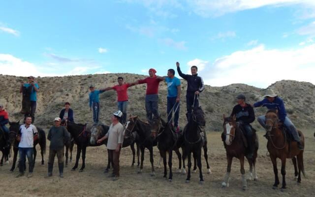 Jurten Camp Almaluu