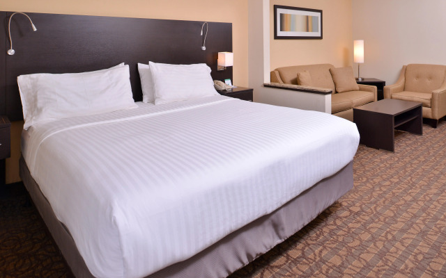 Holiday Inn Express & Suites Topeka West I-70 Wanamaker by IHG