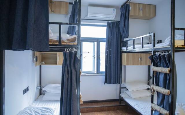 Zeako Youth Hostel