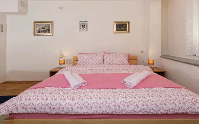 Bogdanovski Studios & Guest Rooms