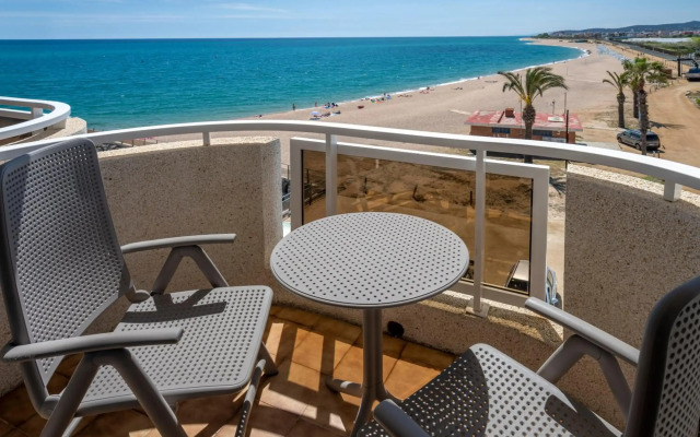 Caprici Beach Hotel & Spa