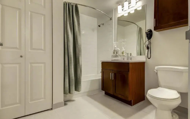 Global Luxury Suites at Monroe