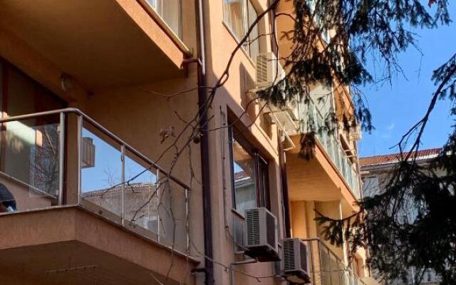 Lovely Sofia apartment Katerina with free parking