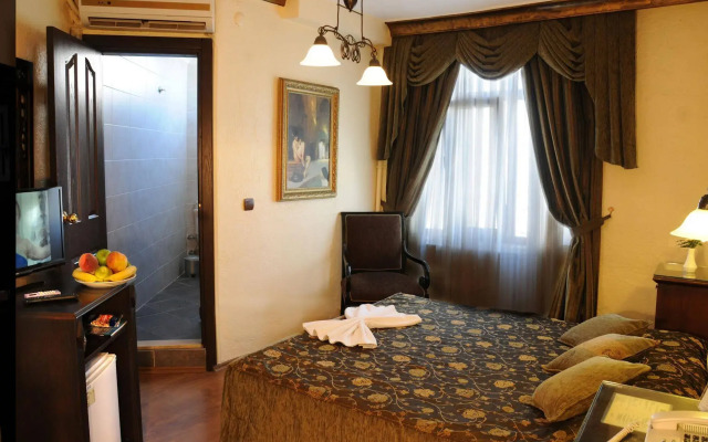 Megara Palace