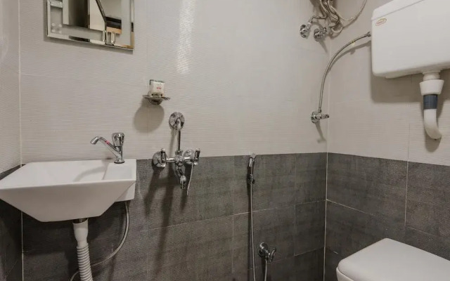 OYO 5661 Hotel AK Palace