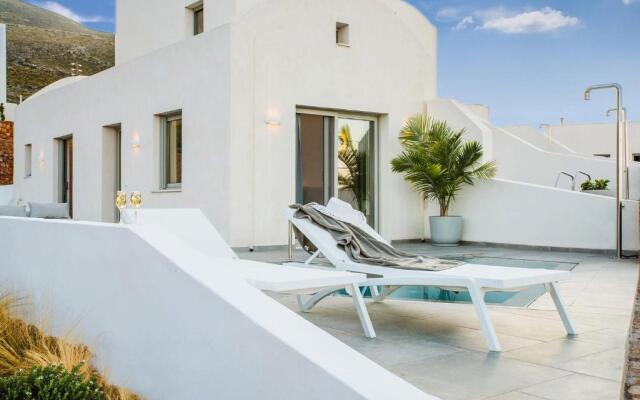 MakriKythera Luxury Suites - Private Pool or Hot Tub Suites