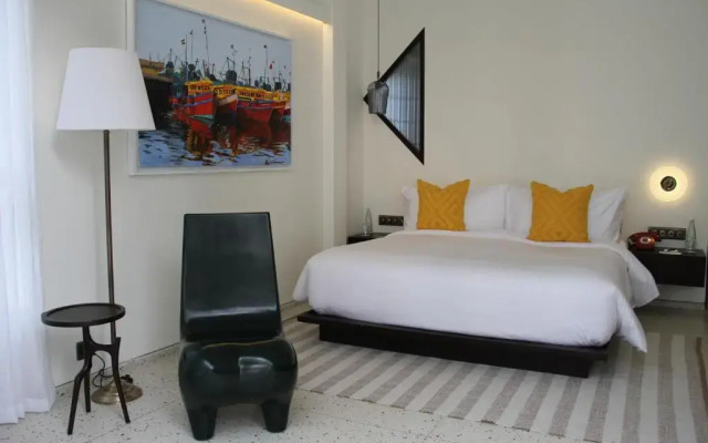 The Postcard on the Arabian Sea