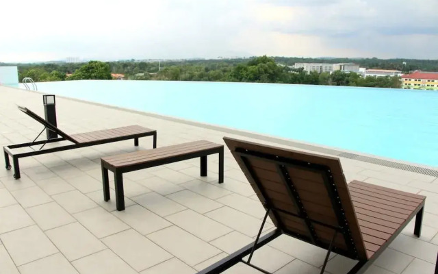 The Raffles Suites by Stayshare Homes