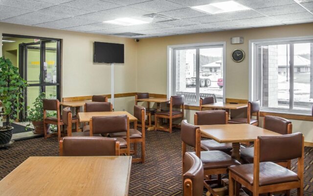 Coratel Inn & Suites By Jasper River Falls